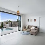 Yucas 17 Villa